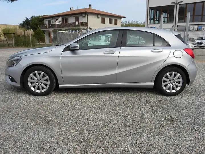 Mercedes-Benz A 2015 photo 4