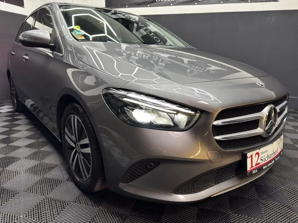 Mercedes-Benz B 180