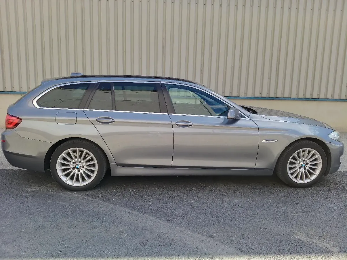 BMW 5 Series 2011 photo 2