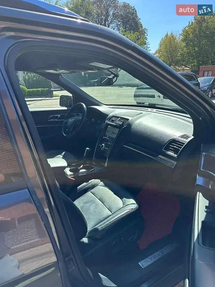 Ford Explorer 2018 photo 2