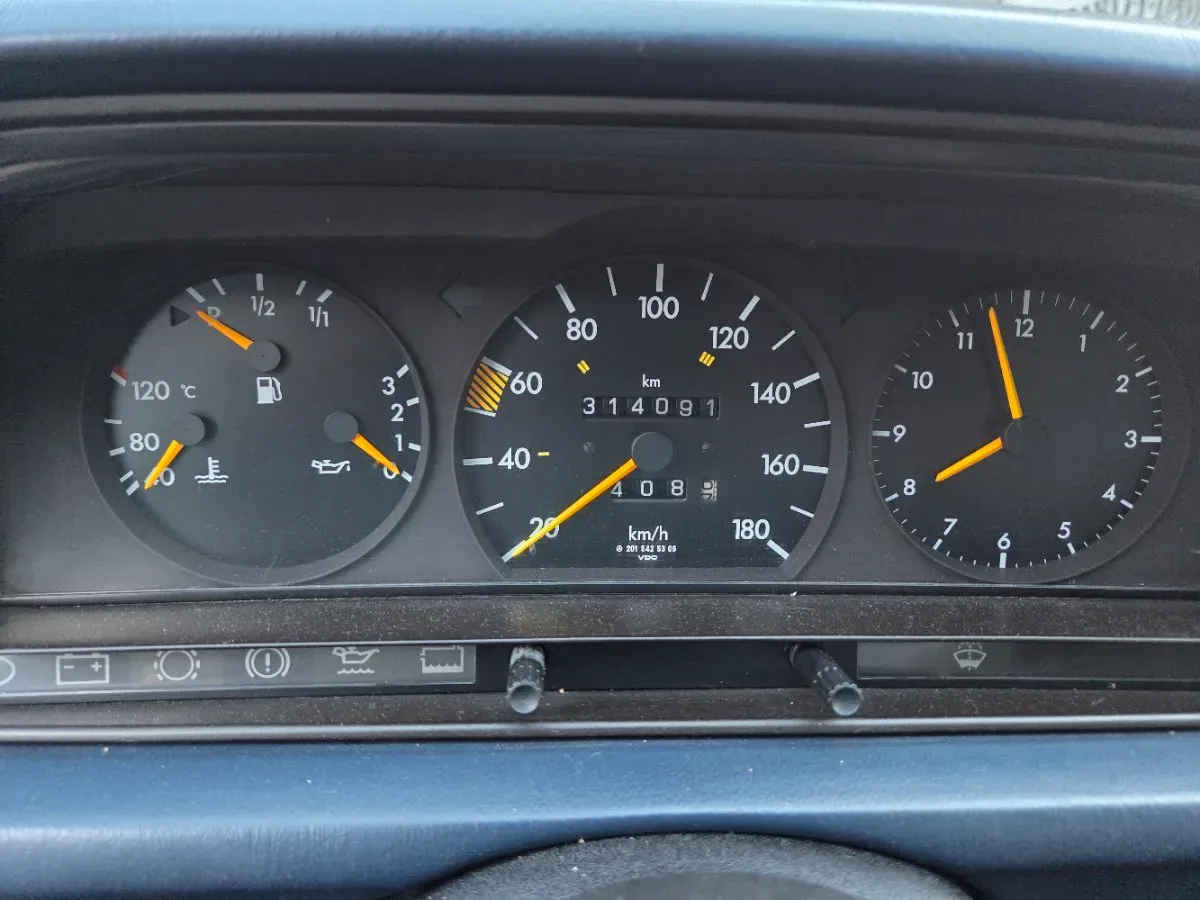 Mercedes-Benz 190 1990 photo 3