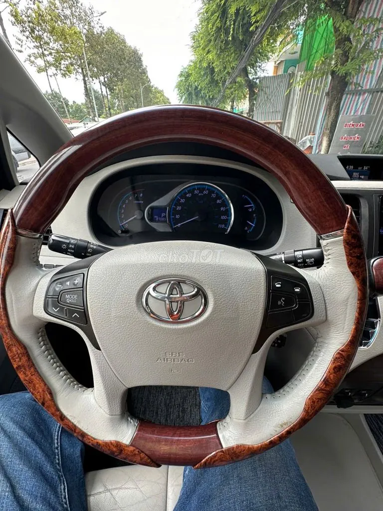 Toyota Sienna 2013 photo 5