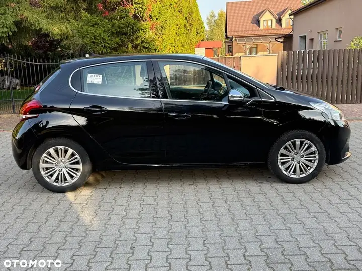 Peugeot 208 2017 photo 2
