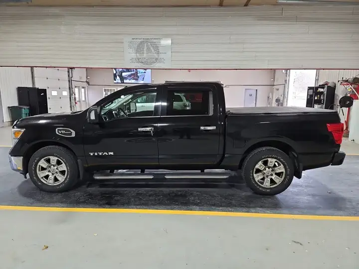 Nissan Titan 2017 photo 2
