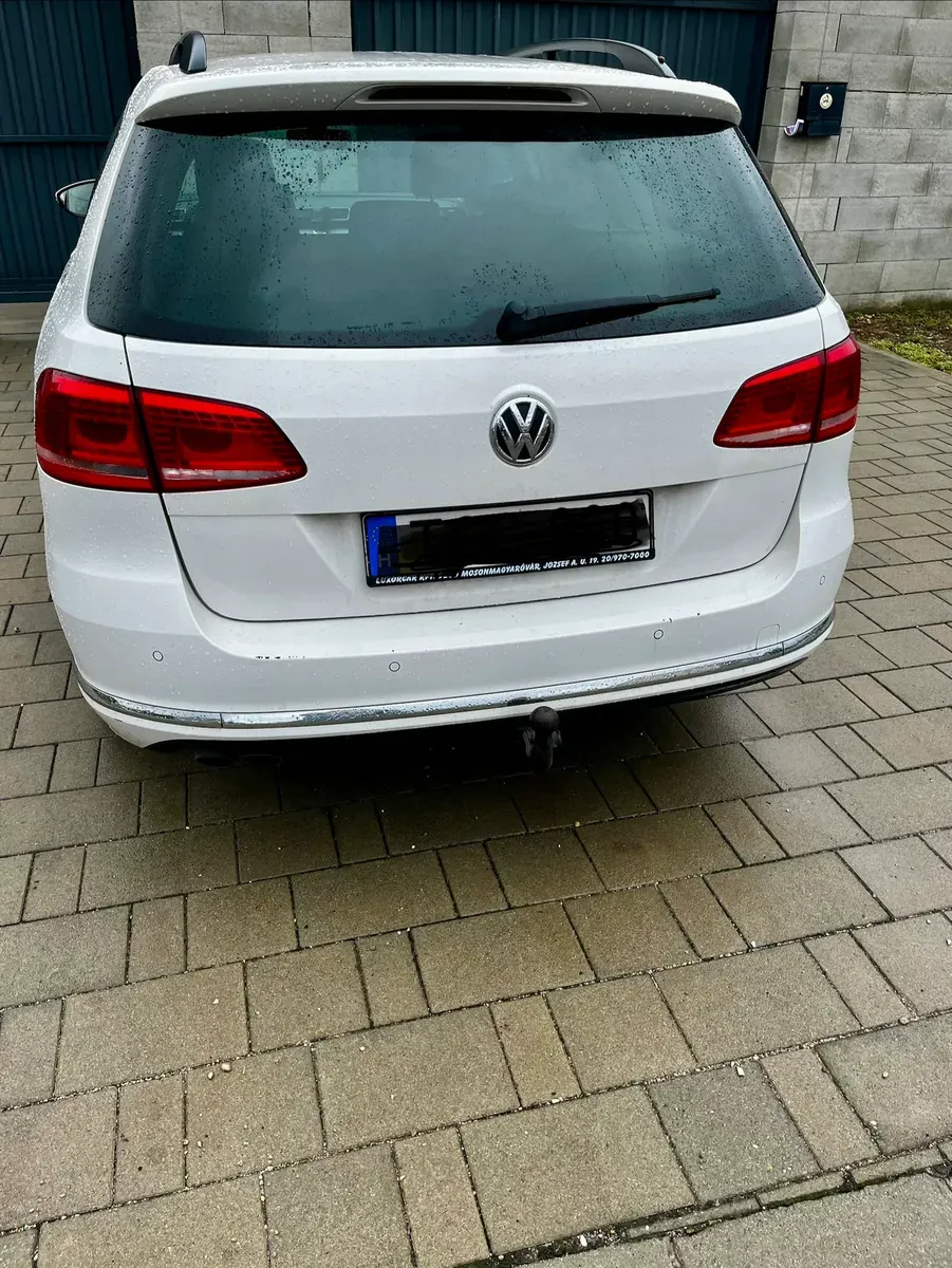 Volkswagen Passat 2012 photo 2