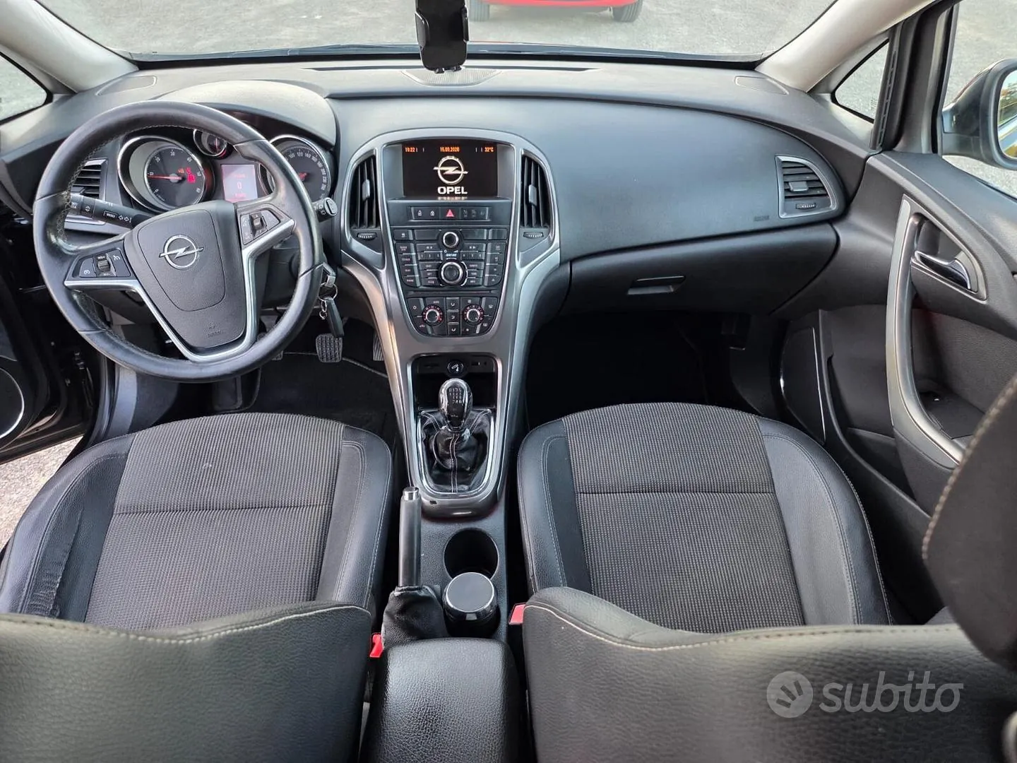 Opel Astra 2011 photo 5