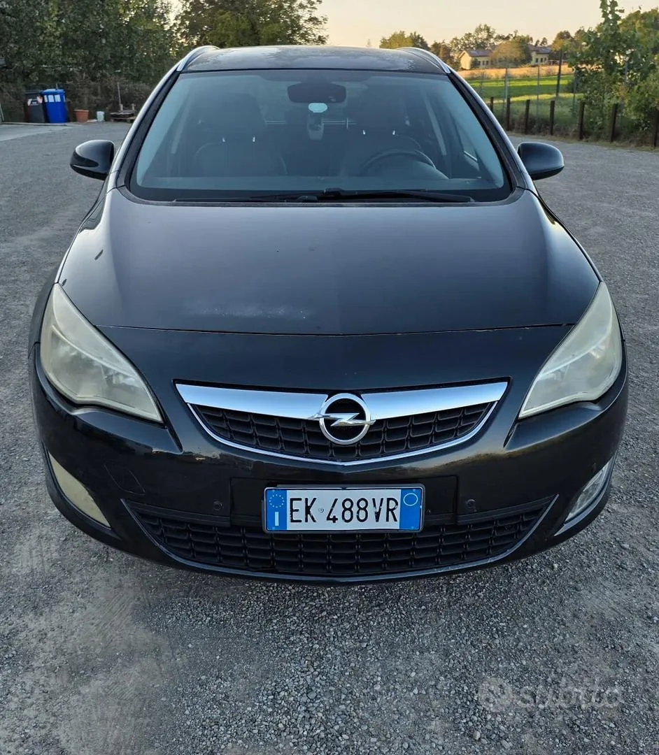 Opel Astra 2011 photo 3