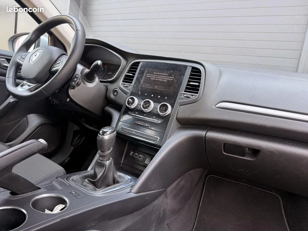 Renault Megane 2022 photo 2