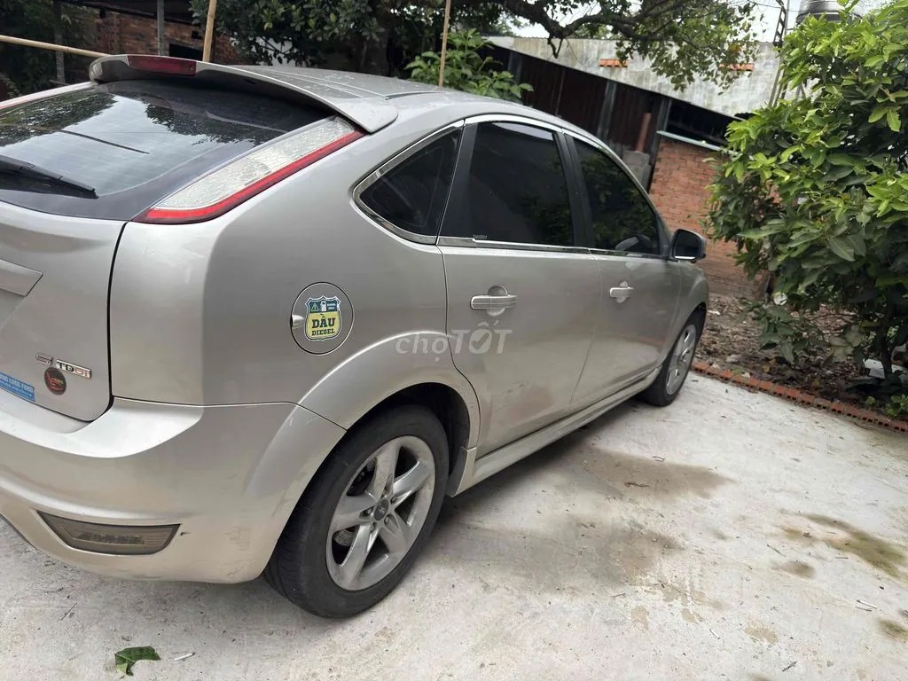 Ford Focus 2010 photo 2