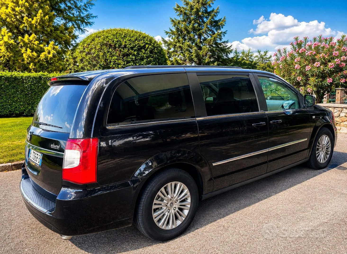Lancia Voyager 2012 photo 4