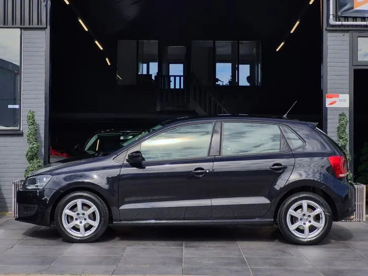 Volkswagen Polo 2011 photo 2