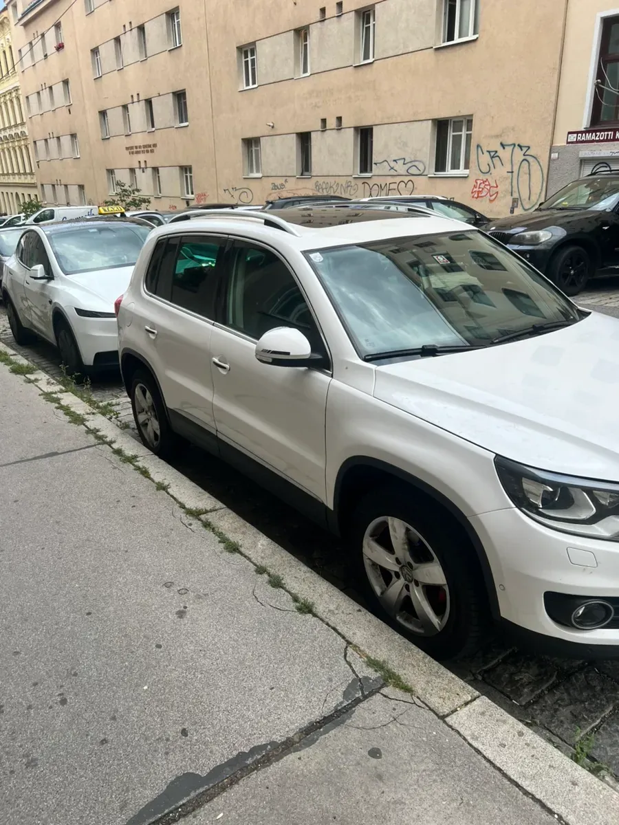 Volkswagen Tiguan 2012 photo 3