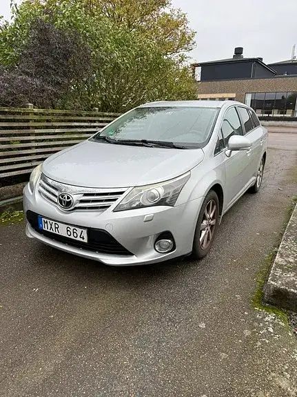 Toyota Avensis 2012 photo 2