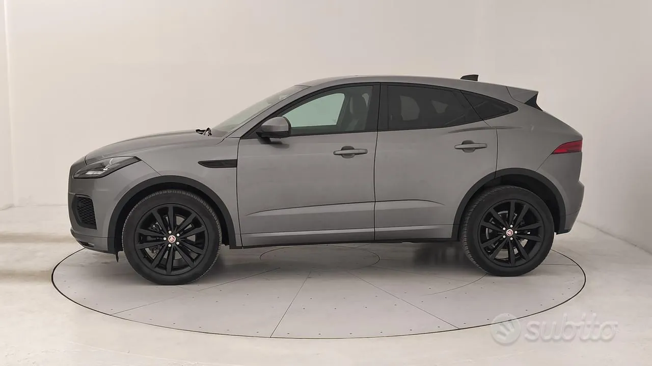 Jaguar E-Pace 2022 photo 2