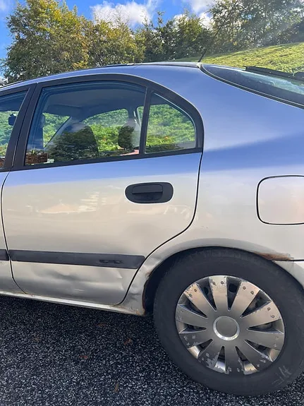 Mitsubishi Carisma 2000 photo 4