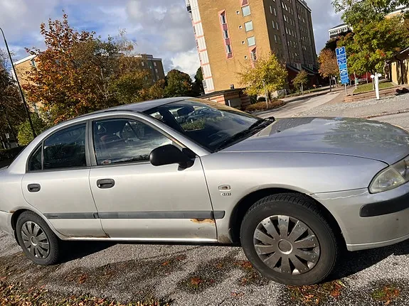 Mitsubishi Carisma 2000 photo 2