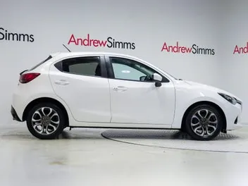 Mazda 2 2016 photo 4