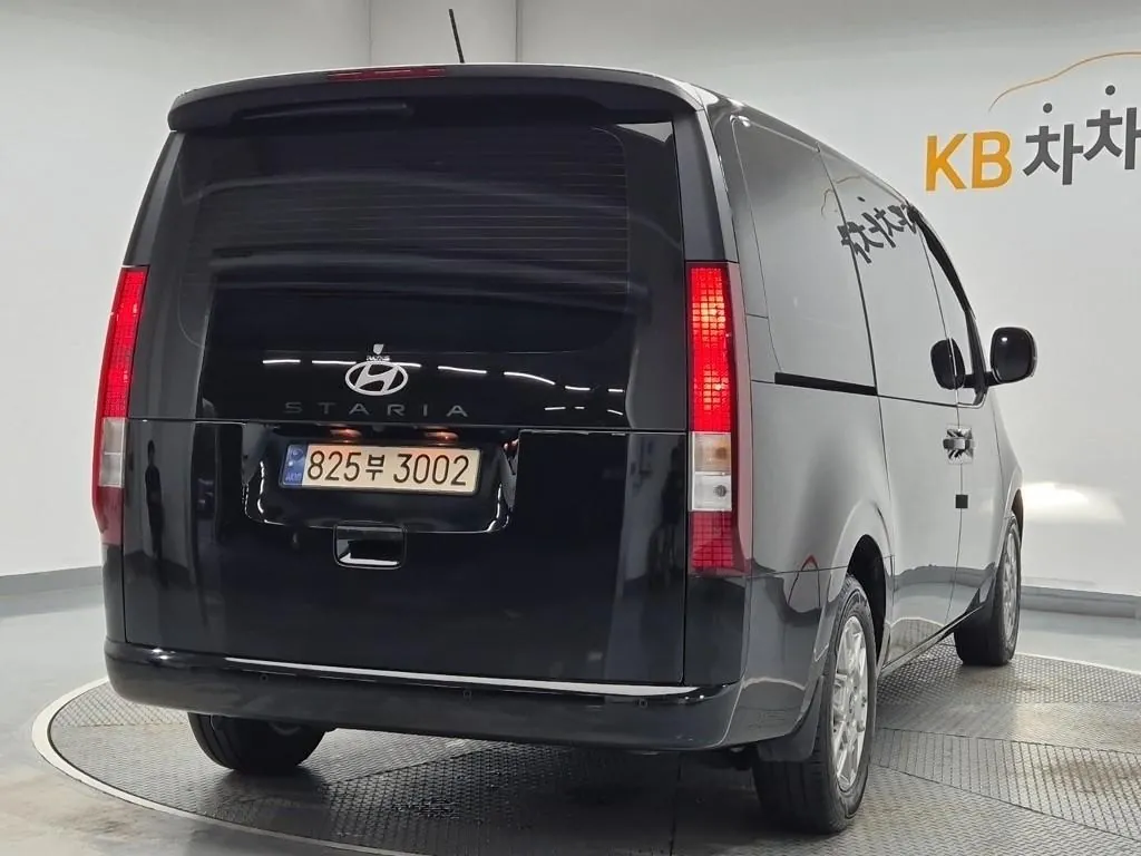 Hyundai Staria 2025 photo 3