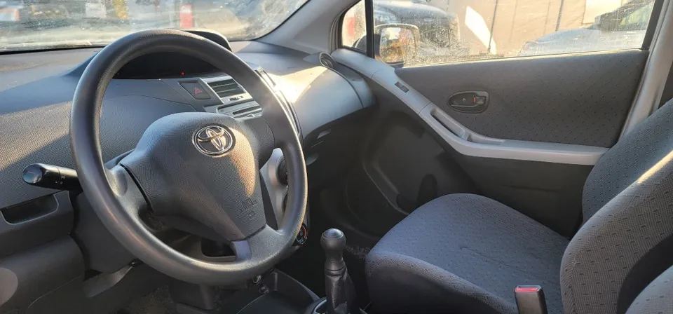 Toyota Yaris 2010 photo 3