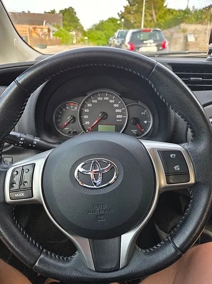 Toyota Yaris 2011 photo 5