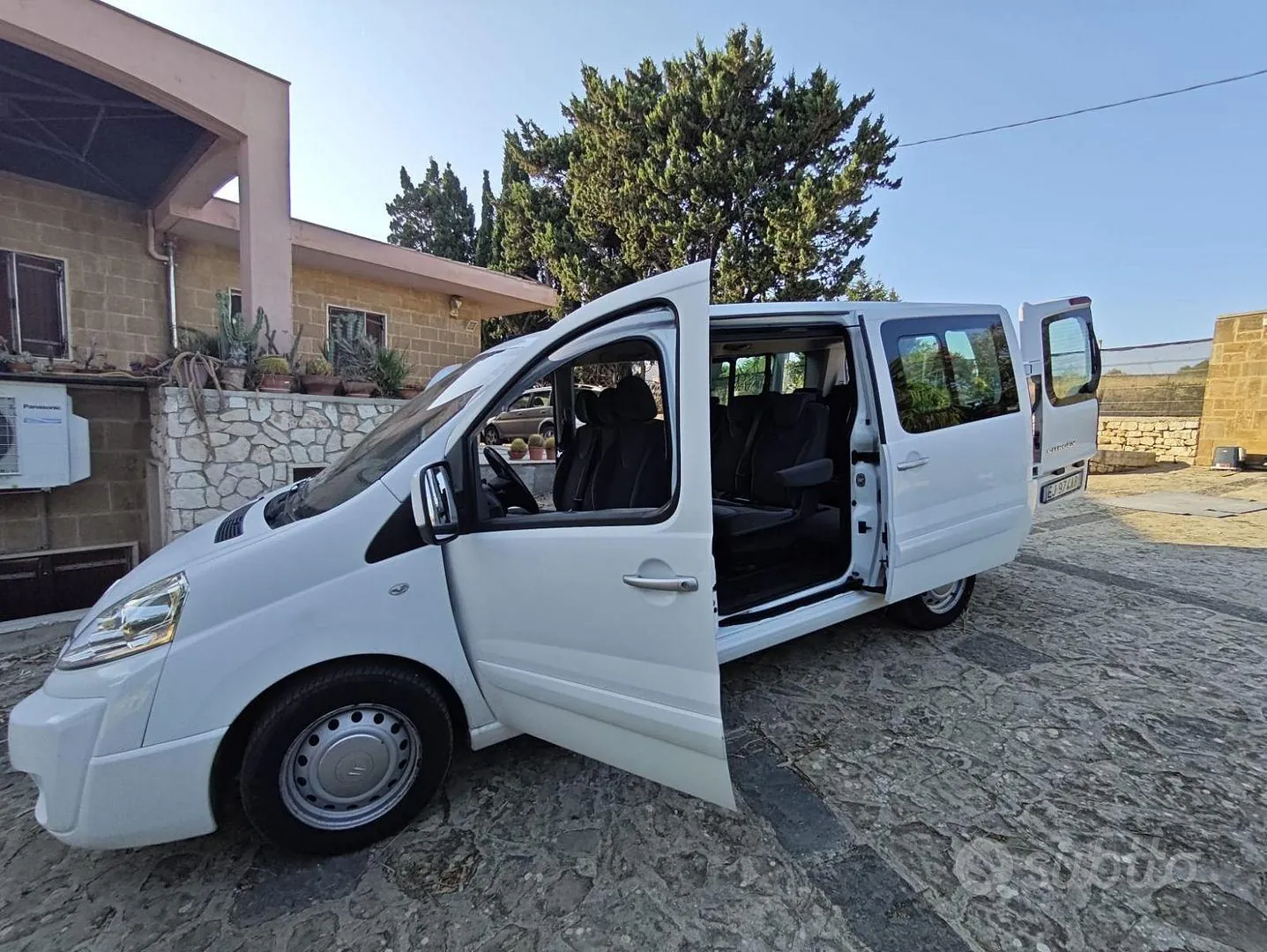 Citroen Jumpy 2012 photo 2