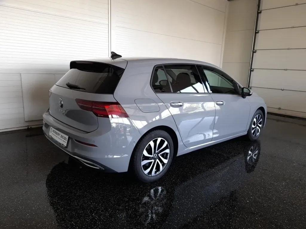 Volkswagen Golf 2022 photo 2