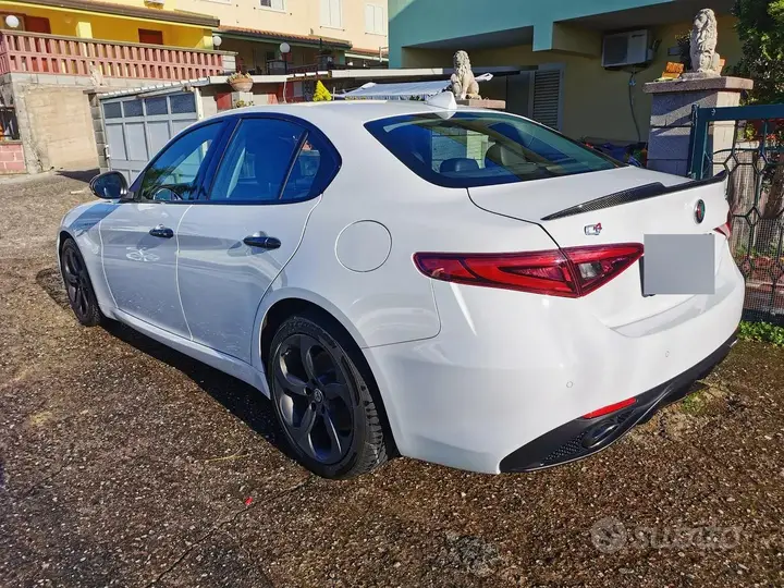 Alfa Romeo Giulia 2018 photo 2