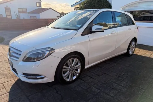 Mercedes-Benz B 180