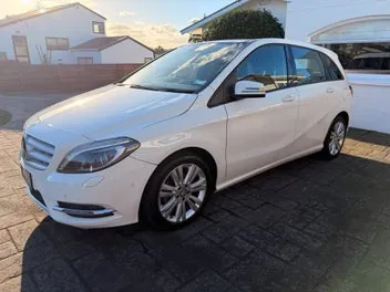 Mercedes-Benz B 180 2015 photo 2