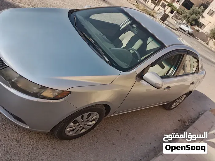 Kia Forte 2010 photo 2