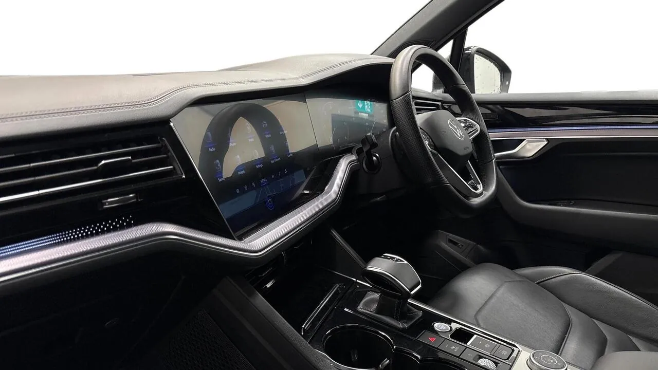 Volkswagen Touareg 2023 photo 2