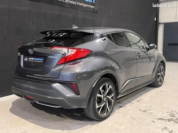 Toyota C-Hr 2019 photo 2