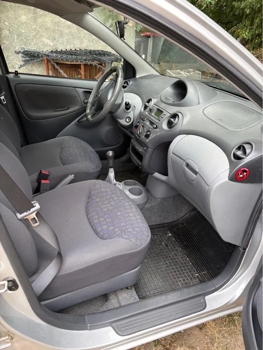 Toyota Yaris 2002 photo 3