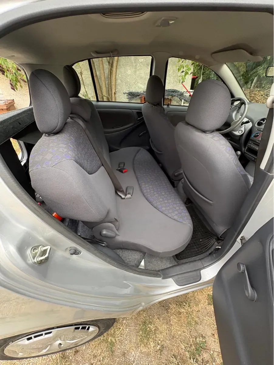 Toyota Yaris 2002 photo 2