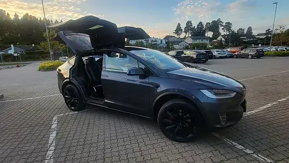 Tesla Model X 2017 photo 2