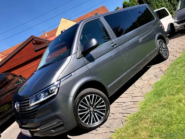 Volkswagen Caravelle 2021 photo 2
