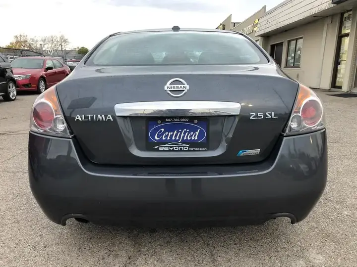 Nissan Altima 2011 photo 4