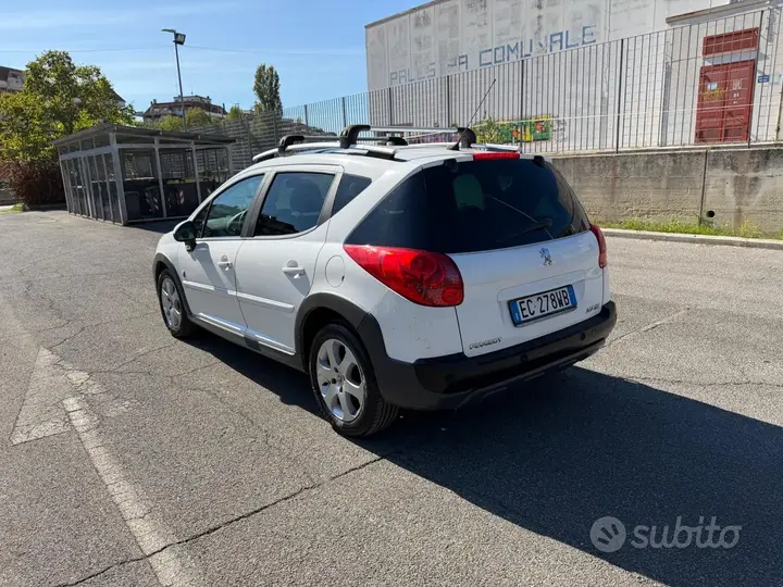 Peugeot 207 2010 photo 4