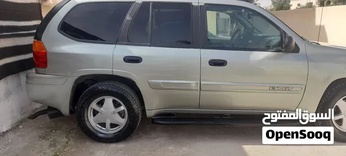 GMC Envoy 2003 photo 2