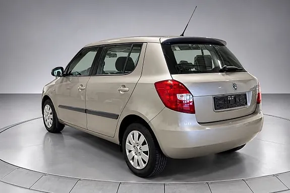 Skoda Fabia 2009 photo 2
