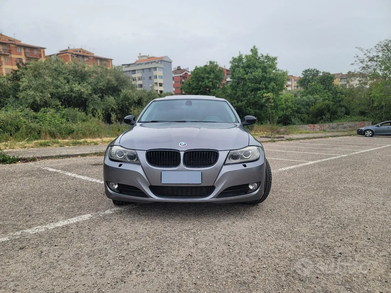 BMW 3 Series 2010 photo 2