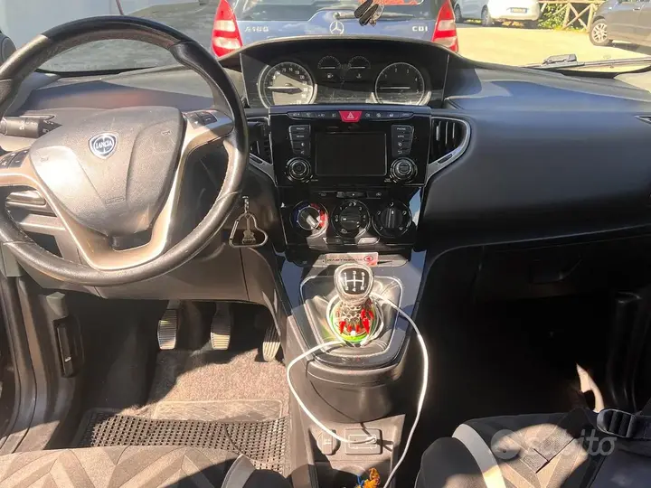 Lancia Ypsilon 2015 photo 4