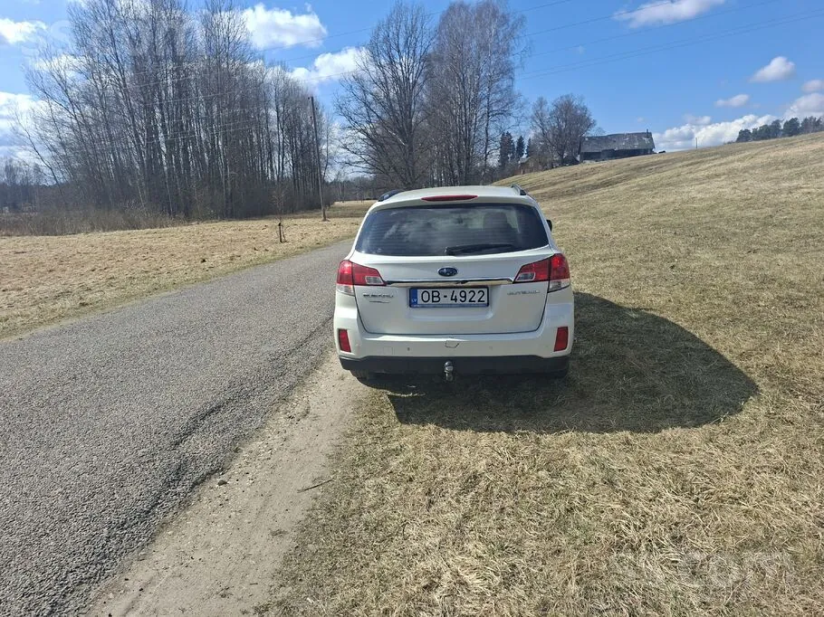 Subaru Outback 2011 photo 5