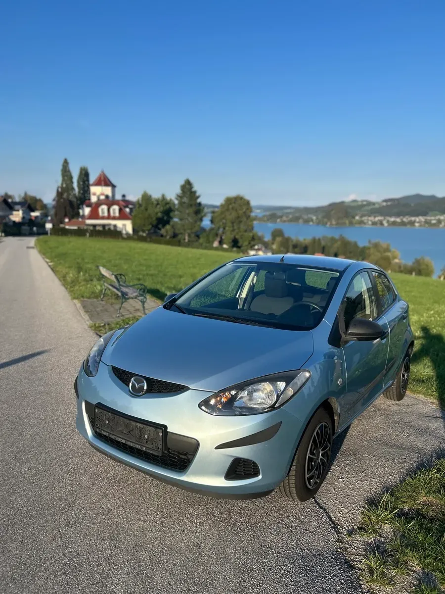 Mazda Mazda2 2009 photo 2