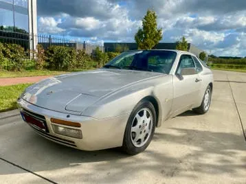 Porsche 944