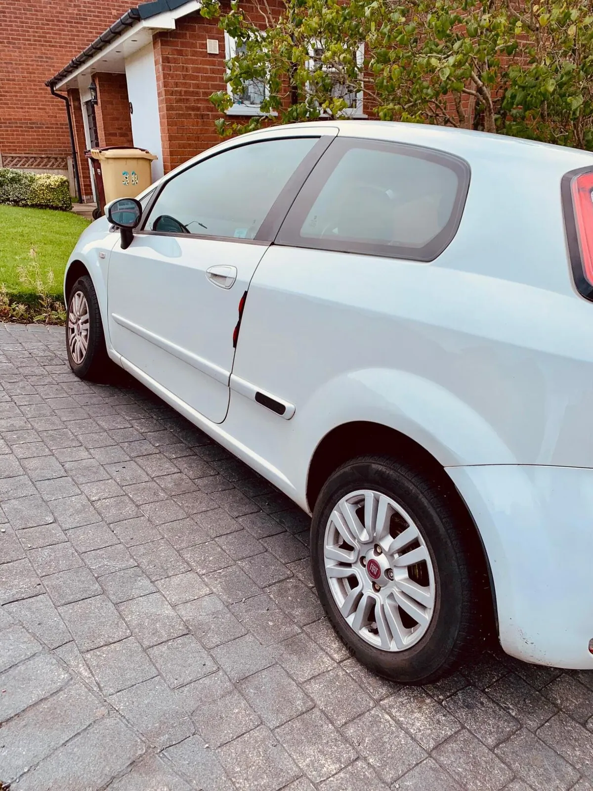 Fiat Punto 2012 photo 2
