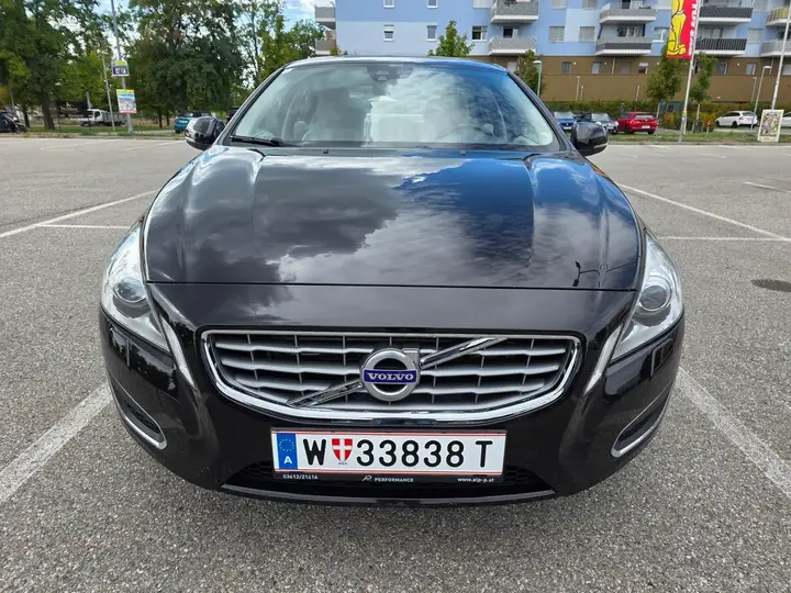 Volvo S60 2012 photo 2