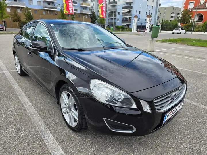 Volvo S60 2012 photo 3
