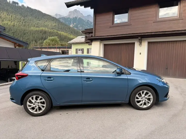 Toyota Auris 2017 photo 3