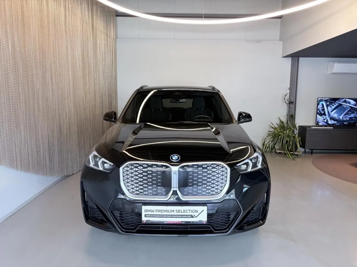 BMW Ix1 2025 photo 2